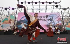 西藏贡觉县主题推介活动亮相天津运河桃花节